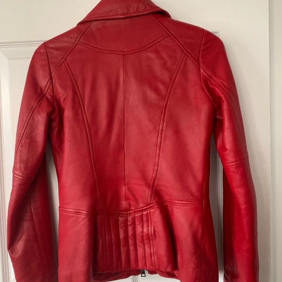 💯💕💕💕Beautiful Danier Leather blazer/Jacket - Picture 4 of 4